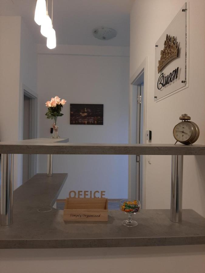 Queen Apartment